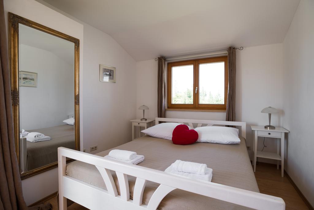 Apartments Tamara Ровинско село Екстериор снимка
