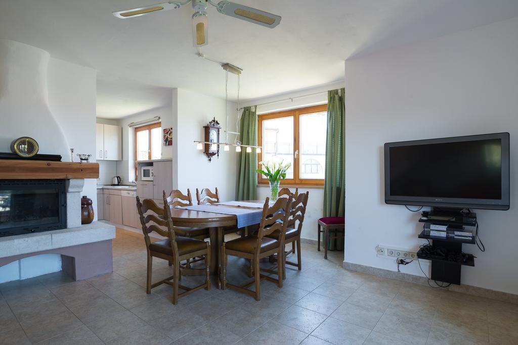 Apartments Tamara Ровинско село Екстериор снимка