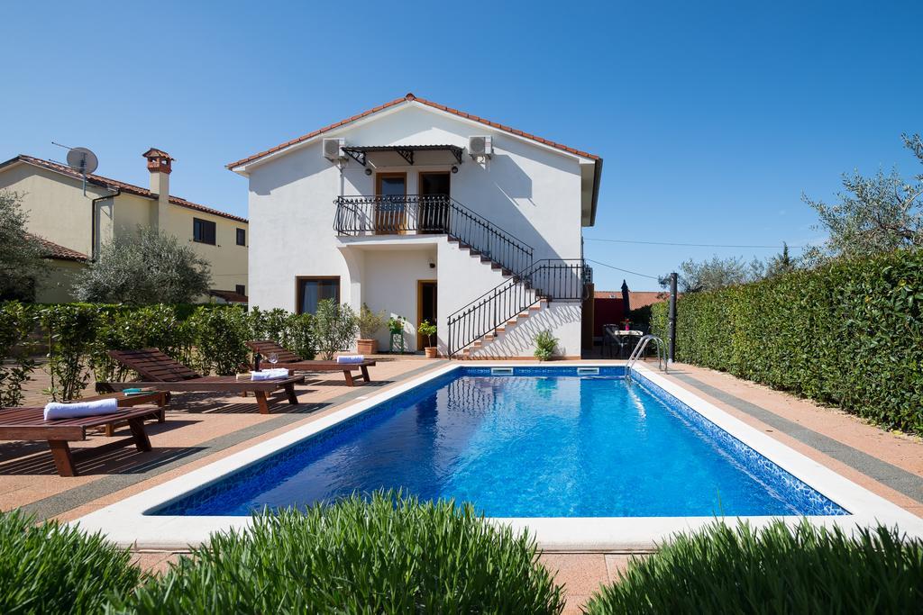 Apartments Tamara Ровинско село Екстериор снимка